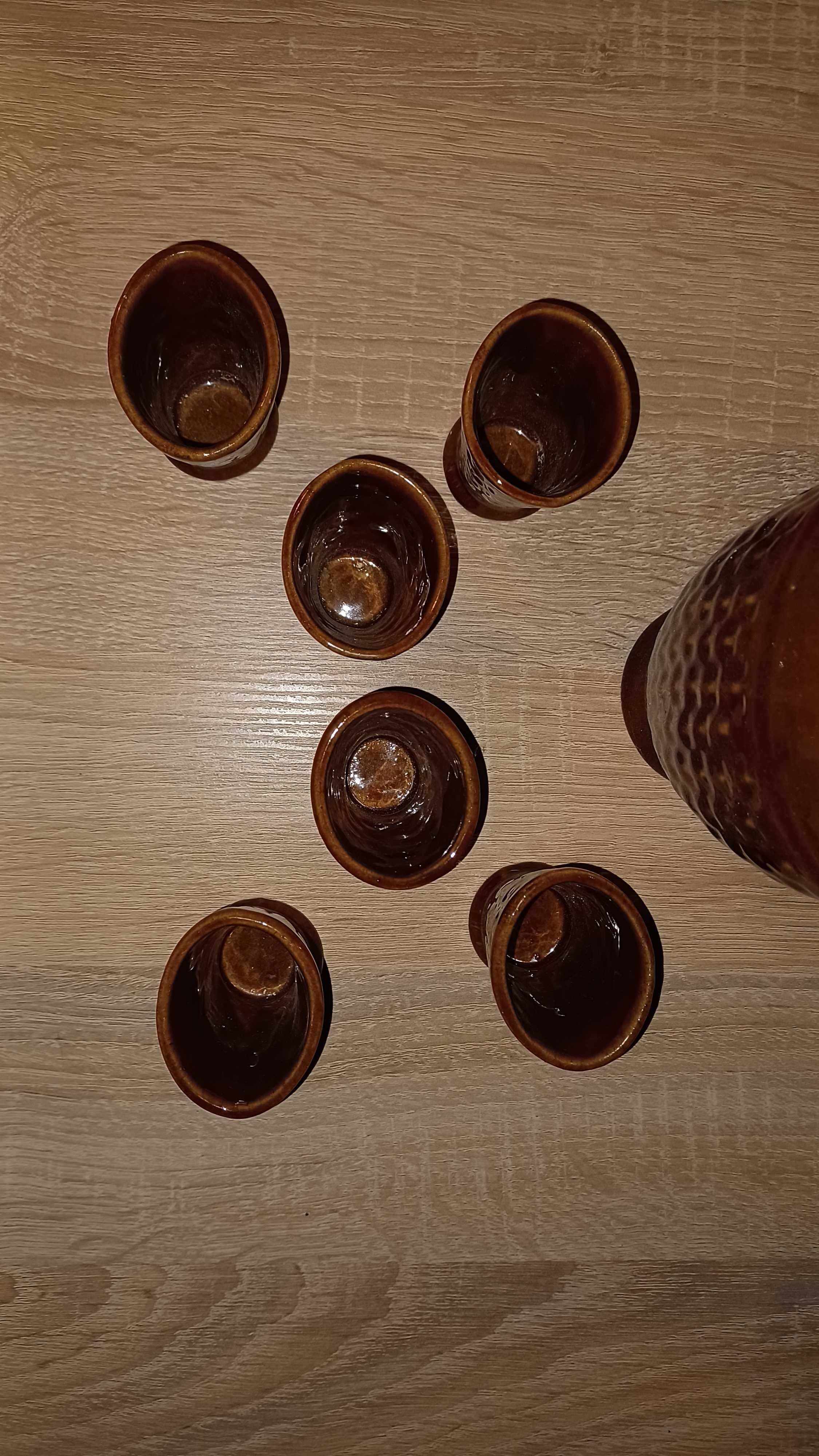 Kieliszki i karafka komplet ceramika czasy PRL