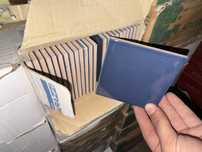 Vende-se caixas de azulejo Azul quadrado