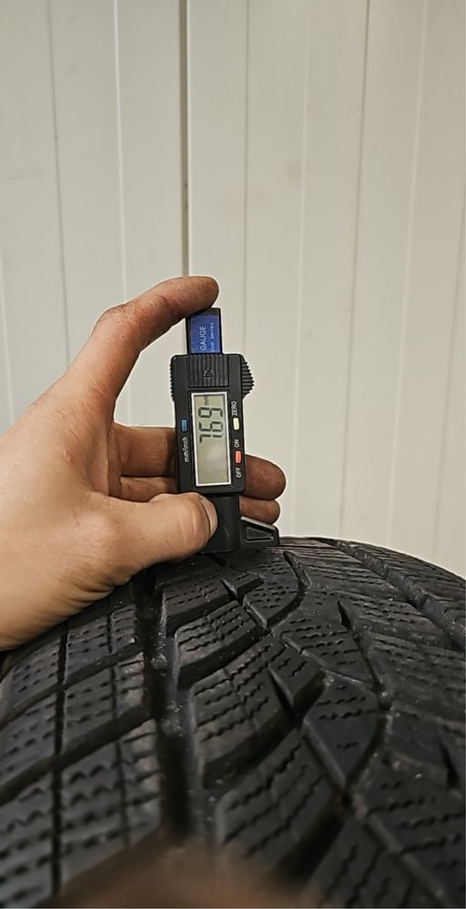 2x Goodyear ultragrip performance +  215/65r17 suv