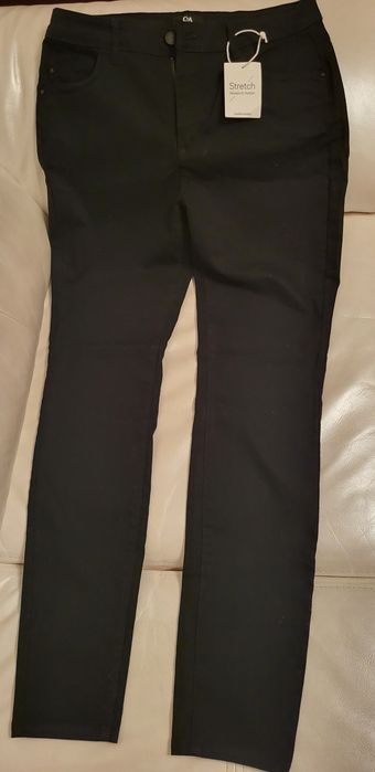 Джинсы женские, чёрные и темно-синие.