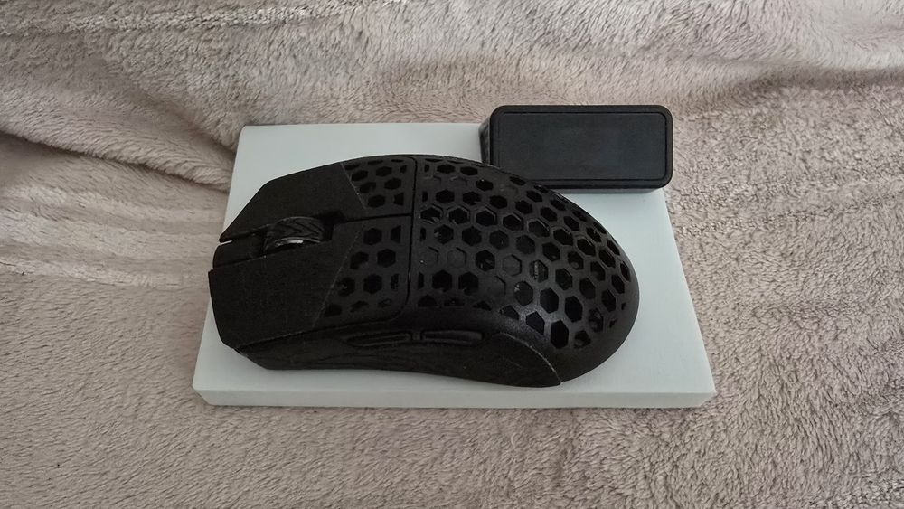 Myszka z włókna węglowego. AKITSU Carbon Fiber 8k Wireless