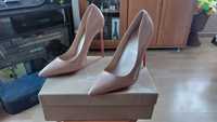 Szpilki Louboutin nr 40 - nude lakierki nowe