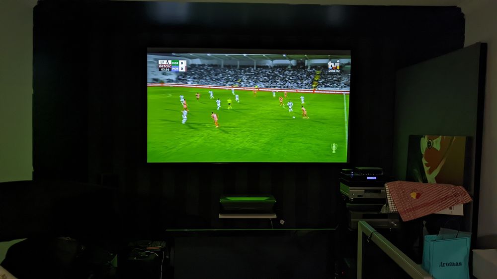 Tela ALR 100 Polegadas  Hisense para projetores UST  em estado como no