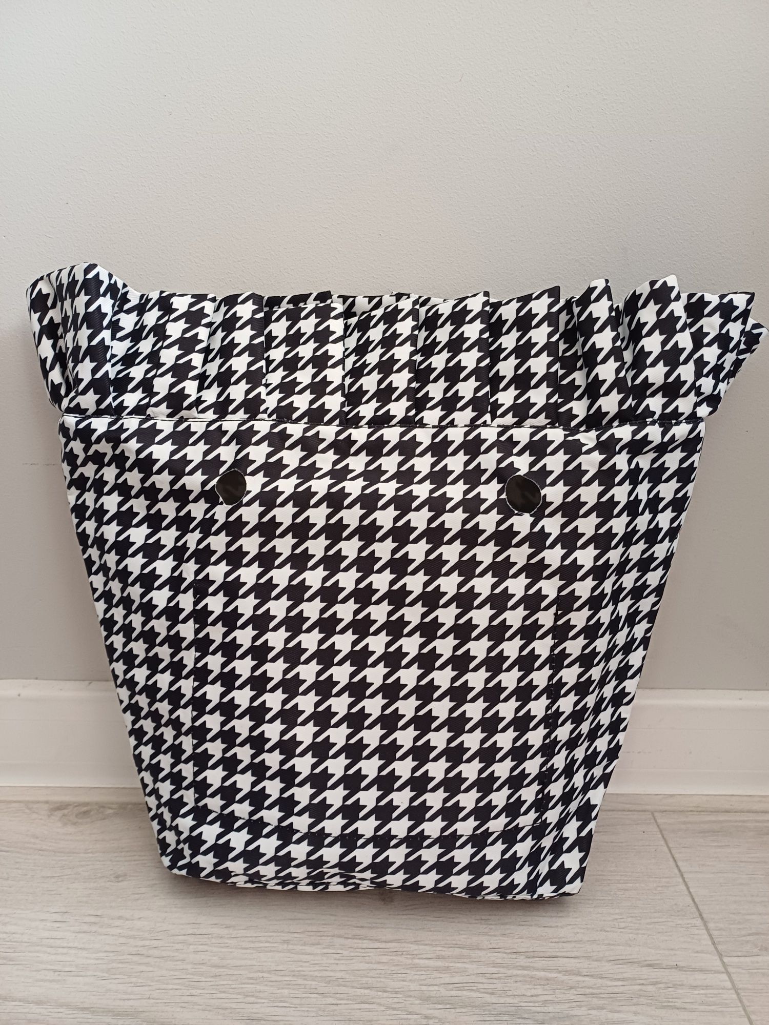 O Bag Mini, organizer w pepitkę z falbanką do torebki