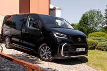 Wesela, eventy i przewozy – luksusowy bus Toyota ProAce VIP 2025r