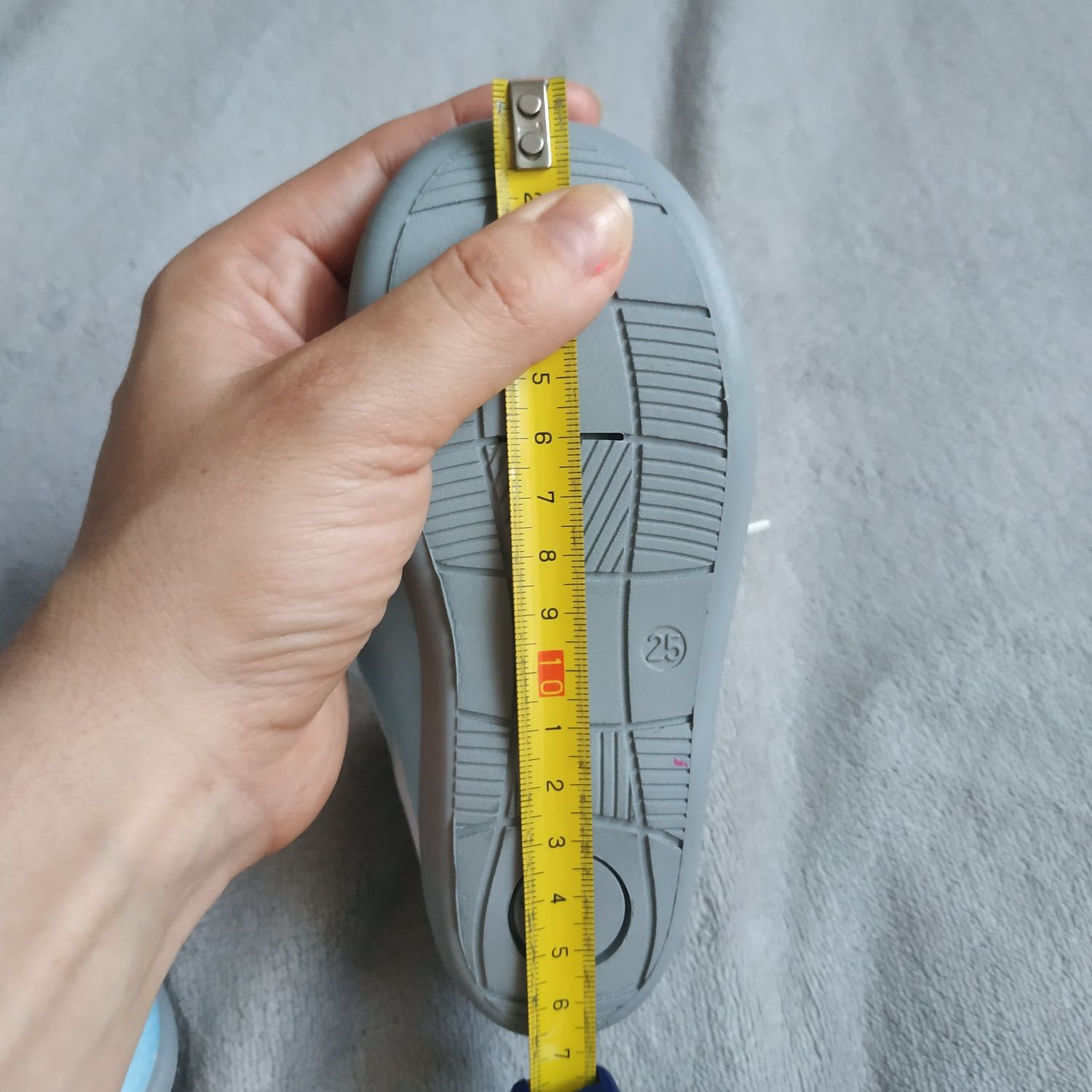 Nowe kapcie autka 25