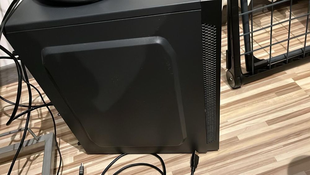 Komputer stacjonarny czarna skrzynka