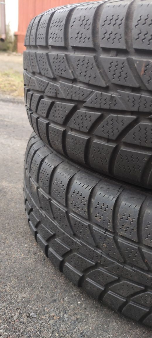 Opony zimowe z 2014r 195/65/15 Hankook 6N