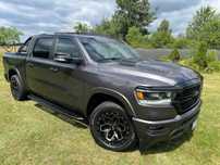 RAM 1500 Piękny kolor Granit Ckristal Metalic