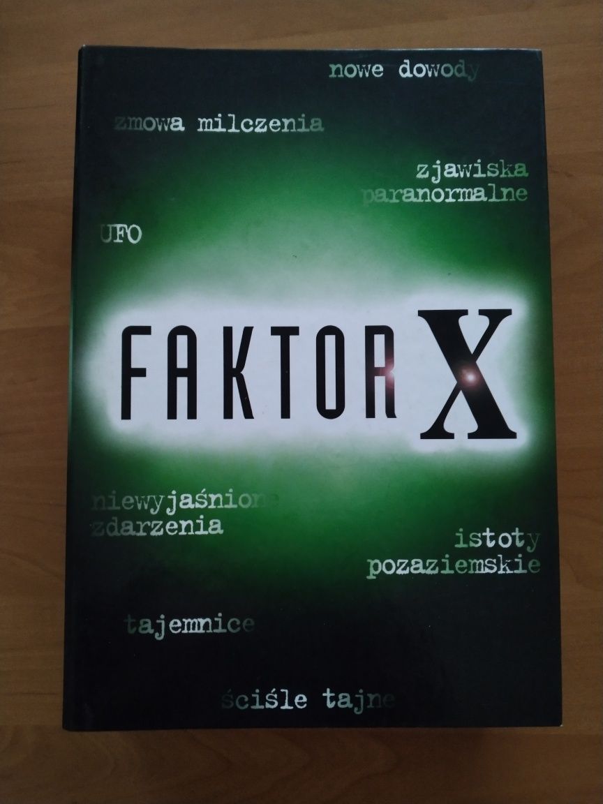 Czasopismo Faktor X - numery 1 do 16 z segregatorem