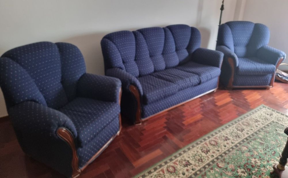 Sofá cama com duas poltronas