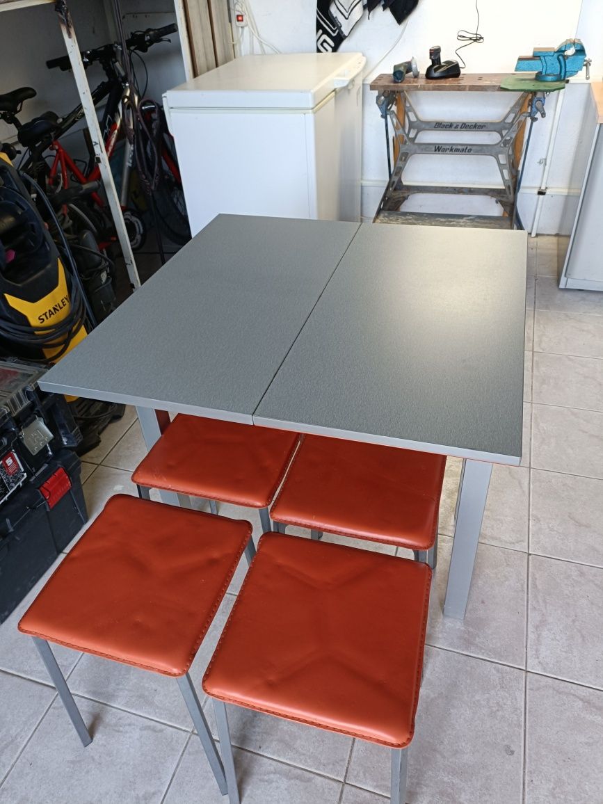 Mesa com cadeiras
