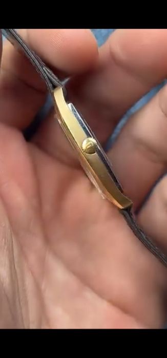 Universal Genève Gilt Shadow automático 35 mm