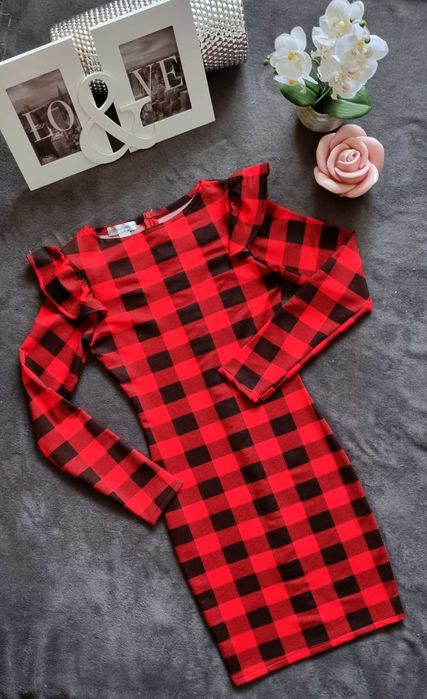 Sukienka ołówkowa w KRATKĘ czerwona z FALBANKAMI na ŚWIĘTA