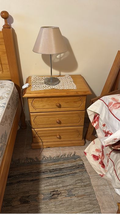 Vendo conjuto de mesas de cabeira de madeira de cerejeira como novo!!!