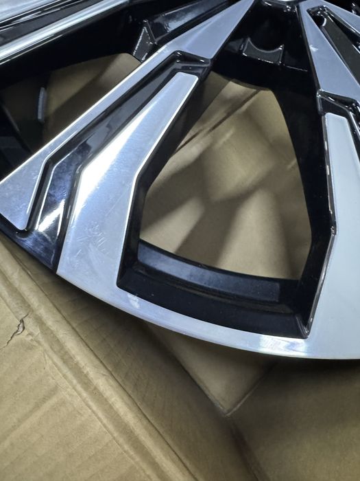 Оригінальний individual V-spoke style 914 диск на BMW X7 G07 R23