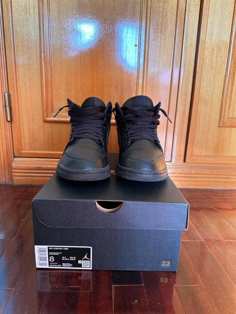 Air Jordan 1 mid black