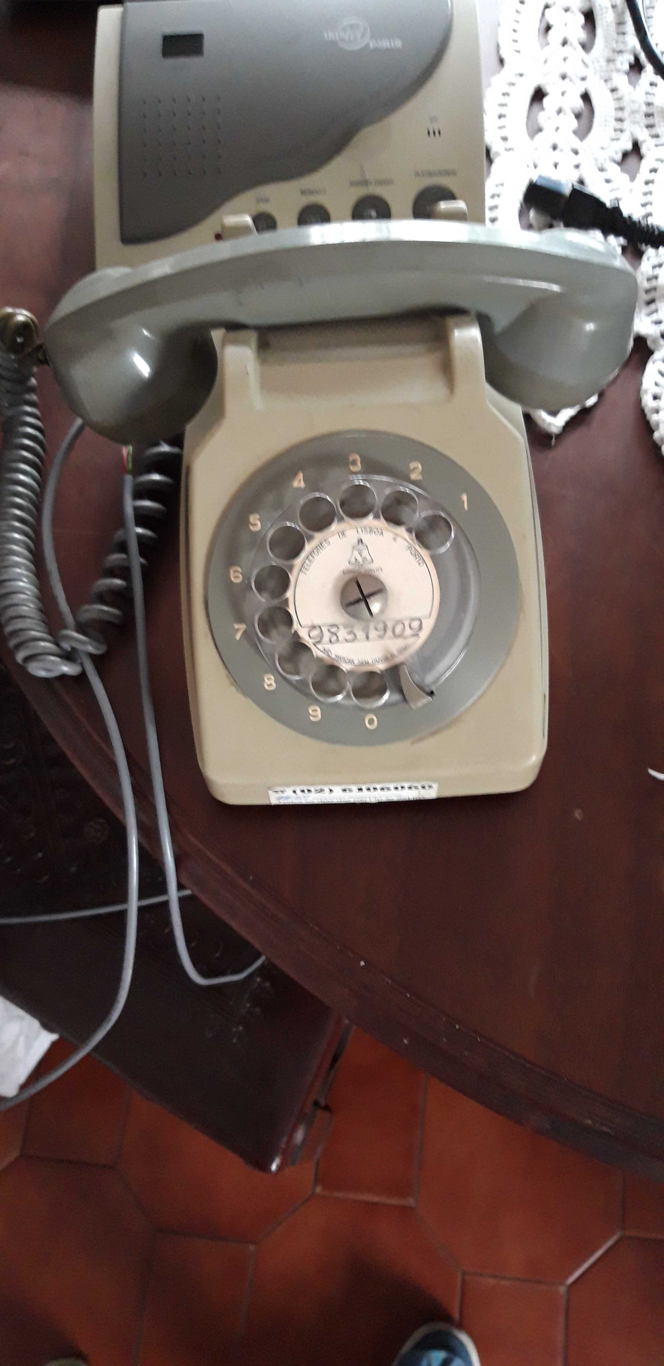 Telefone antigo.
