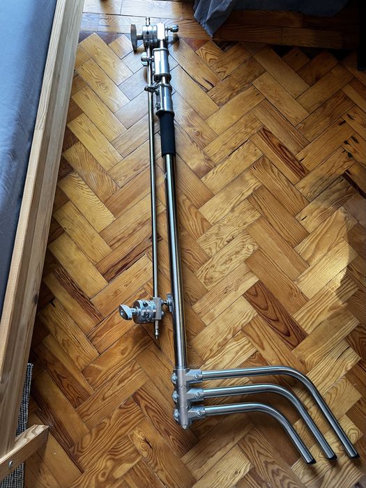 O suporte C-Stand 330 cm
