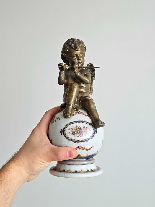 Aniołek brąz porcelana