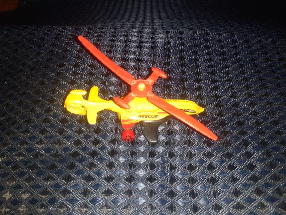 Винтажный 2006 Спасательный жёлтый вертолёт Hot Wheels Sky Knife