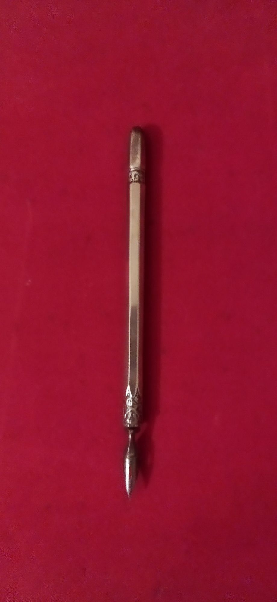 Caneta em prata tipo aparo