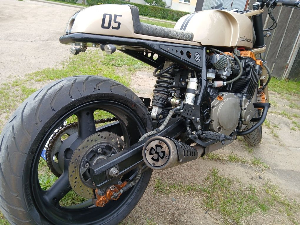 Cafe Racer suzuki inazuma quintessense 1200