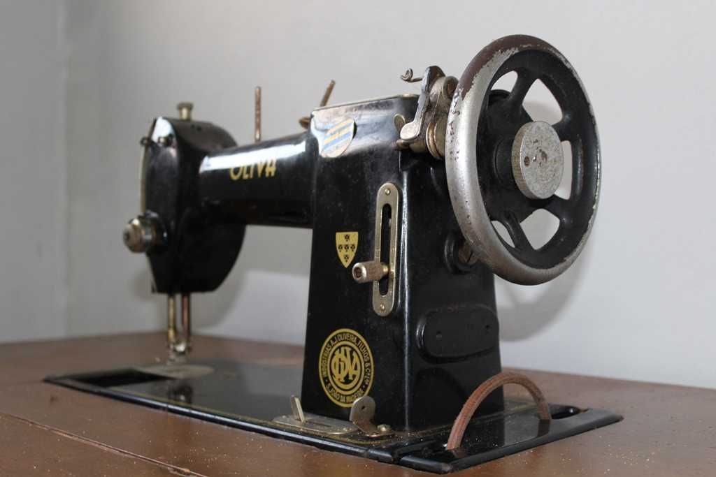 Máquina de Costura Antiga Oliva CL-45