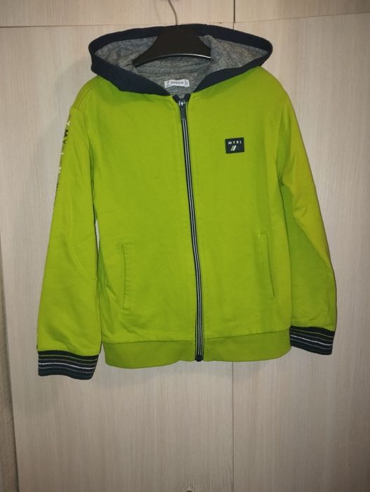 Кофта утеплена Mayoral 122 см.500 грн.В гарному стані.