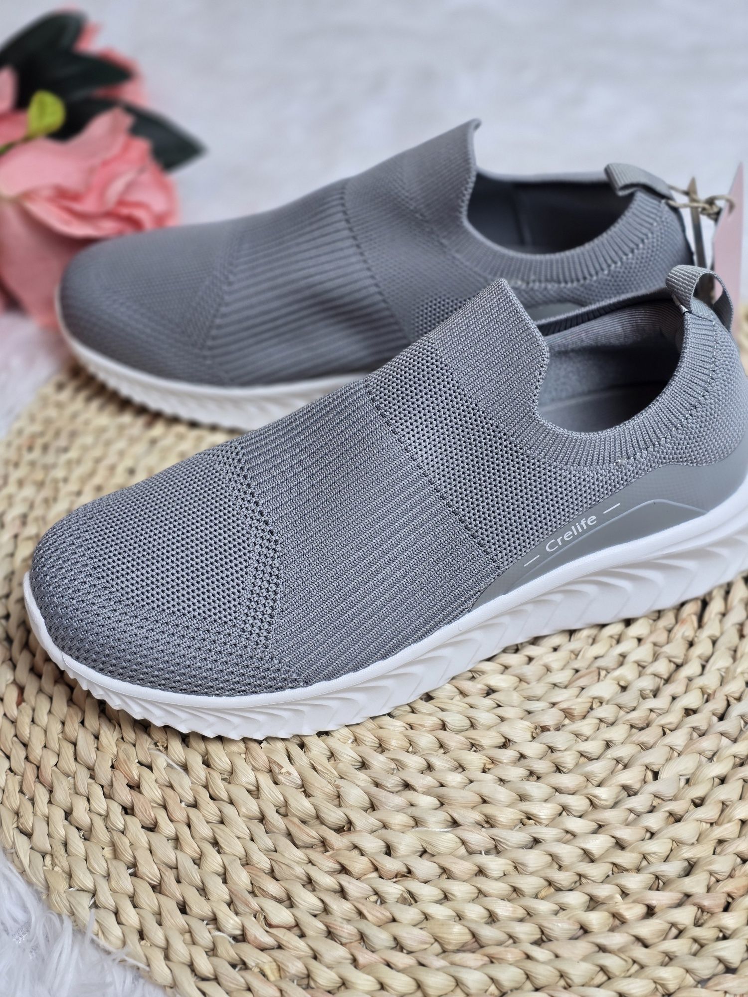 Buty nowe sportowe siateczkowe wsuwane szare biała podeszwa  39 lekkie