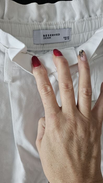 03  wyprzedaż Reserved Białe spodenki szorty damskie r.38