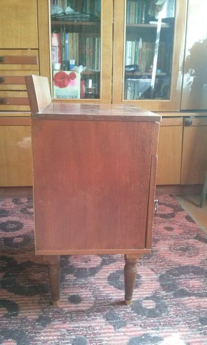 Стол журнальный деревянный