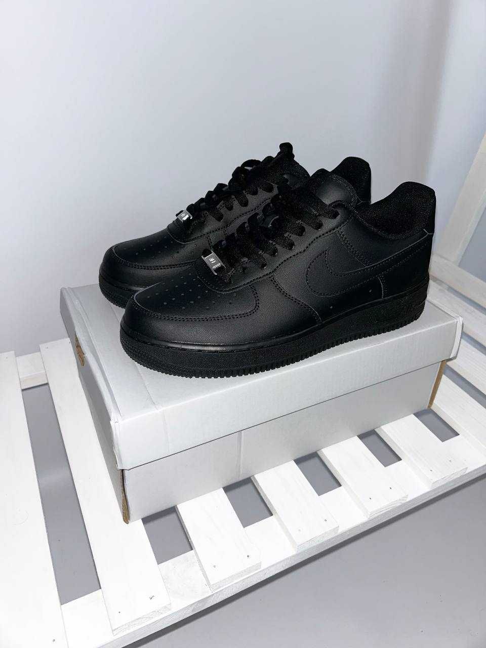 Чоловічі кросівки NIKE AIR FORCE 1 '07 оригінал