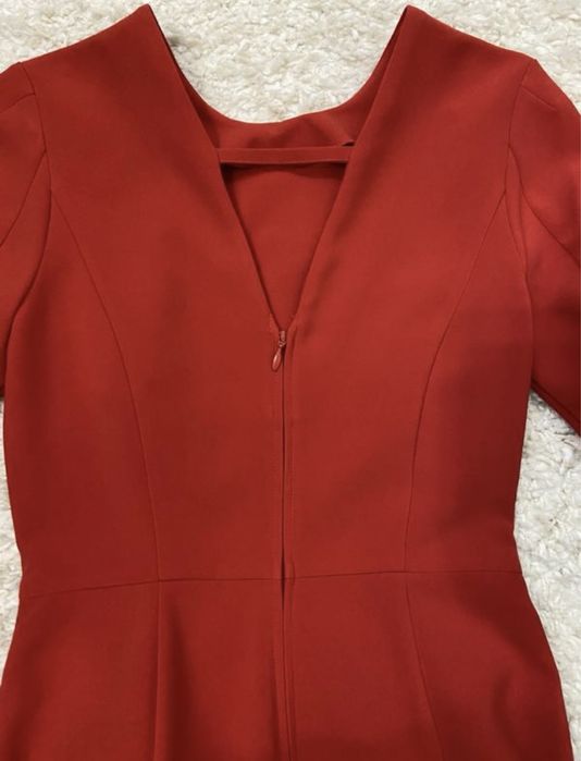 Дуже гарна червона сукня з баскою H&M