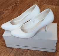 Продам белые свадебные туфли 36 37 размер