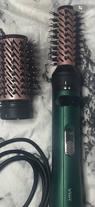 Потужний Фен-браш з обертаючими насадками VGR-498