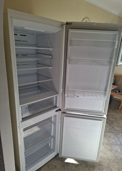 Lodówka Samsung RB34T672EWW