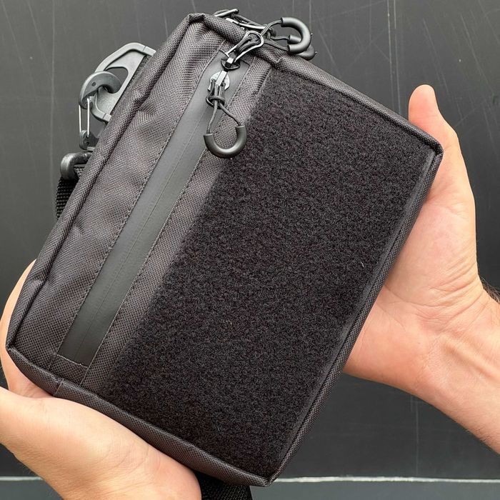 Тактична сумка через плече чоловіча чорна з липучкою під патчі