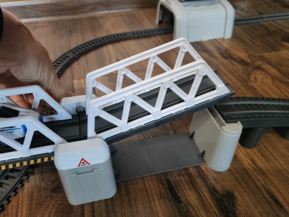 Tory do kolejki elektrycznej.