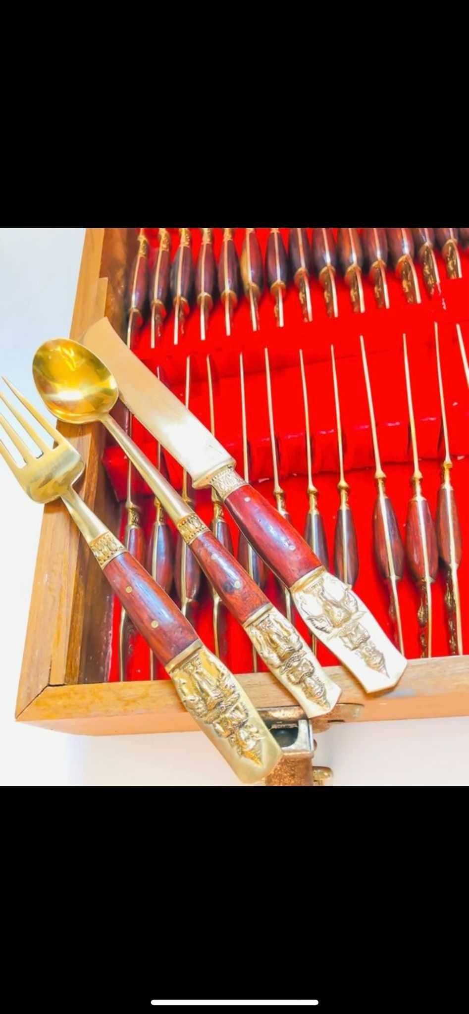 Serviço de Talheres Antigo Tailandês - Bronze c/ Punhos em Madeira