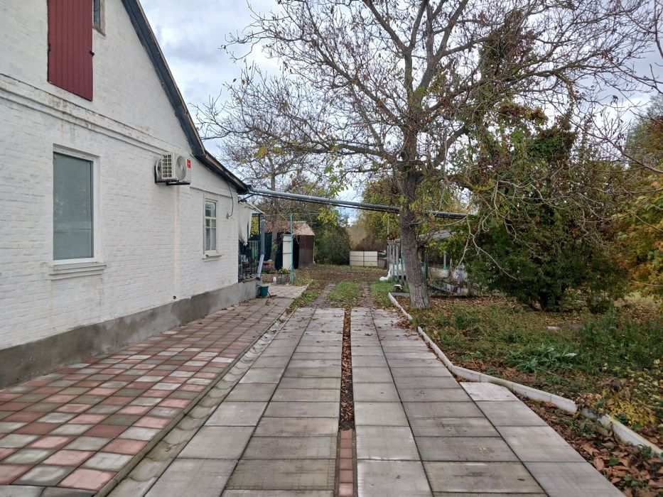 Гарний будинок в затишному місці з озером ,і гарним лісним краєвидом