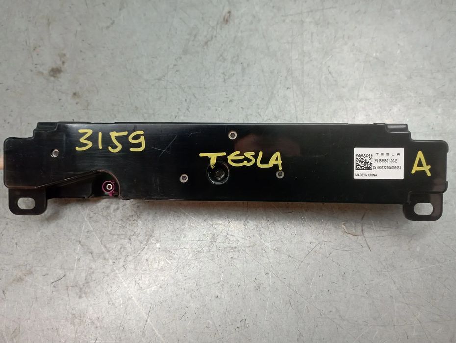 Amplificador de antena TESLA Model 3 (5YJ3)