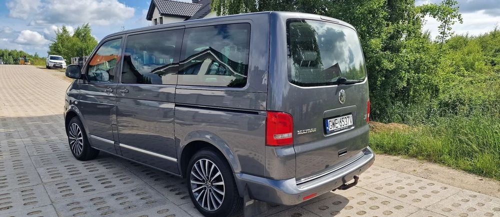 Продаю Volkswagen Multivan 2012 року.