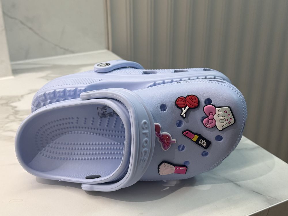 Crocs дитячі  36 розмір  з джибітсами/детские кроксы/clasic clog