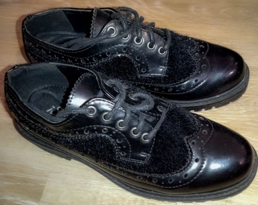 Vendo Sapatos Pretos!Novos.