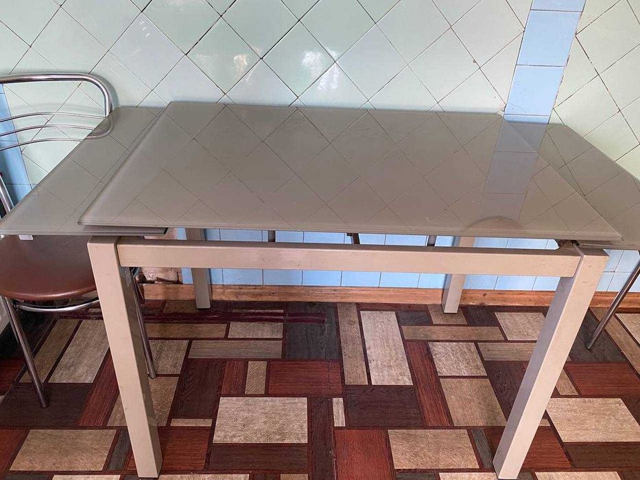 Обідній стіл розкладний, склянний