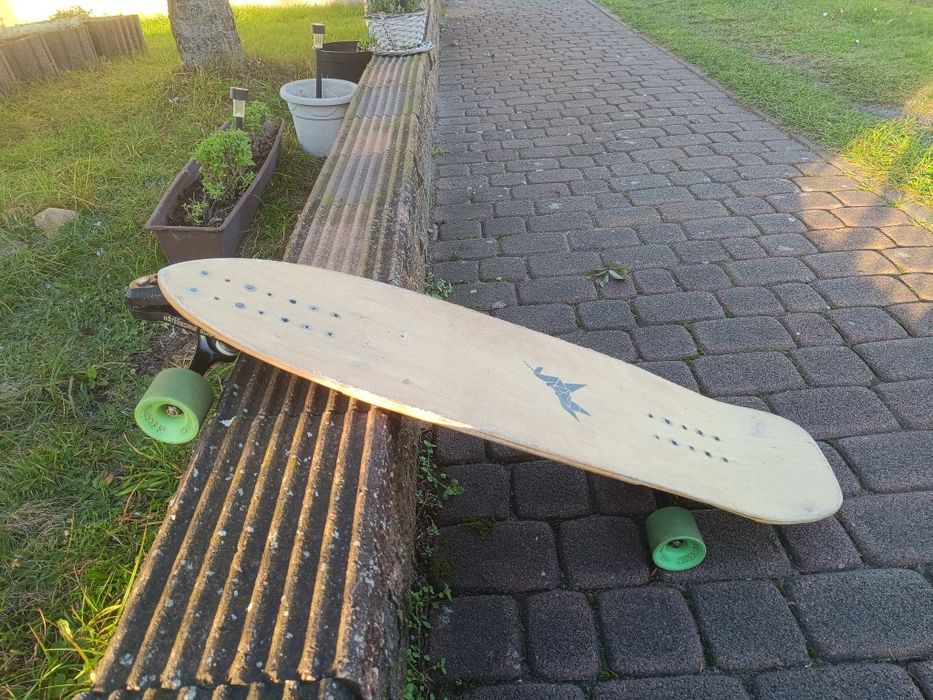 Surfskate waterborne, longboard, deskorolka.