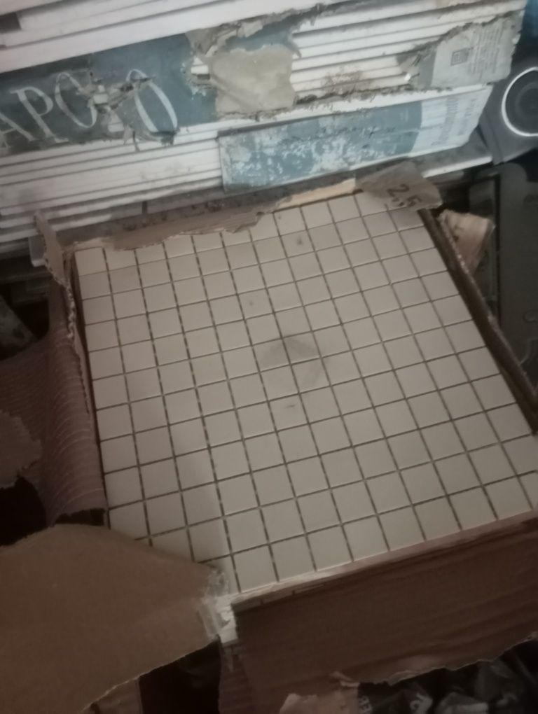 Vendo cerâmica  pastilha 8caixas 22 peças
