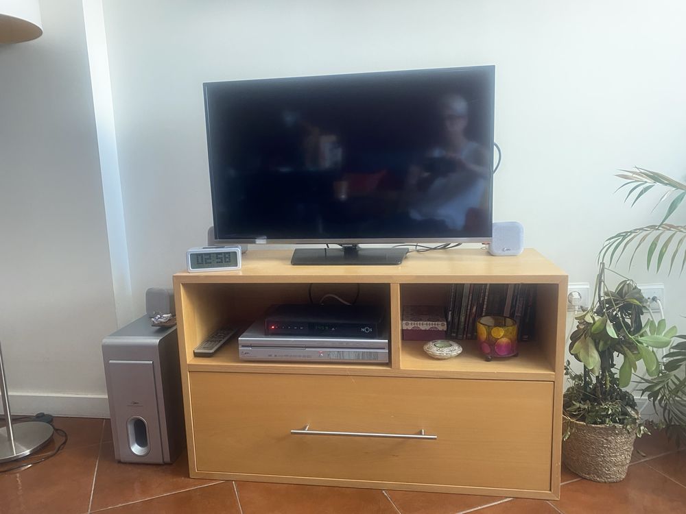Movel de TV com gaveta