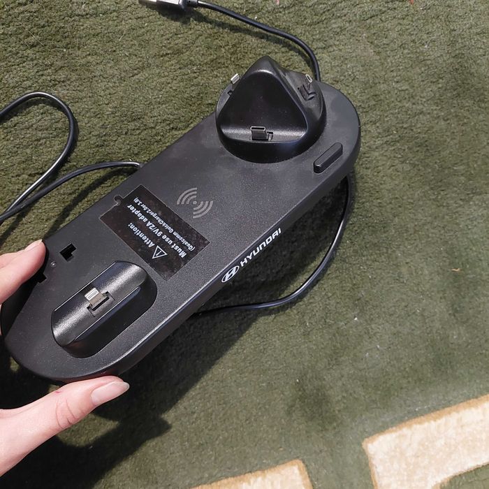 Настільна зарядна станція для телефону/навушників/бездротова зарядка